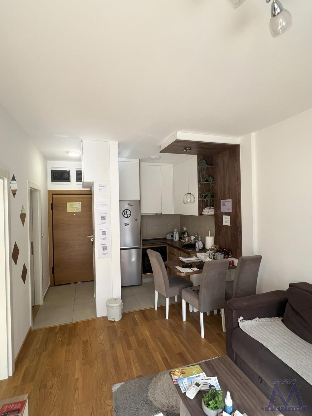Slika 2 - Stan,NOVI SAD,KEJ,kv: 33, € 134000, ID: 1019440
