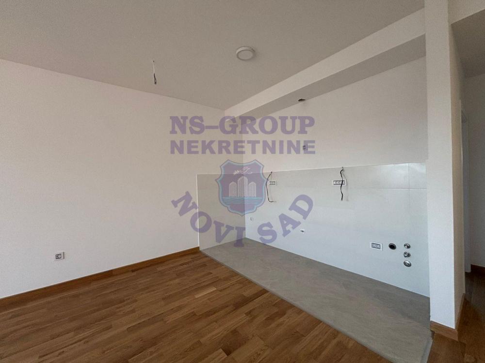 Slika 2 - Troiposoban, 109m2, Podbara Novi Sad, sa terasom, ima lift