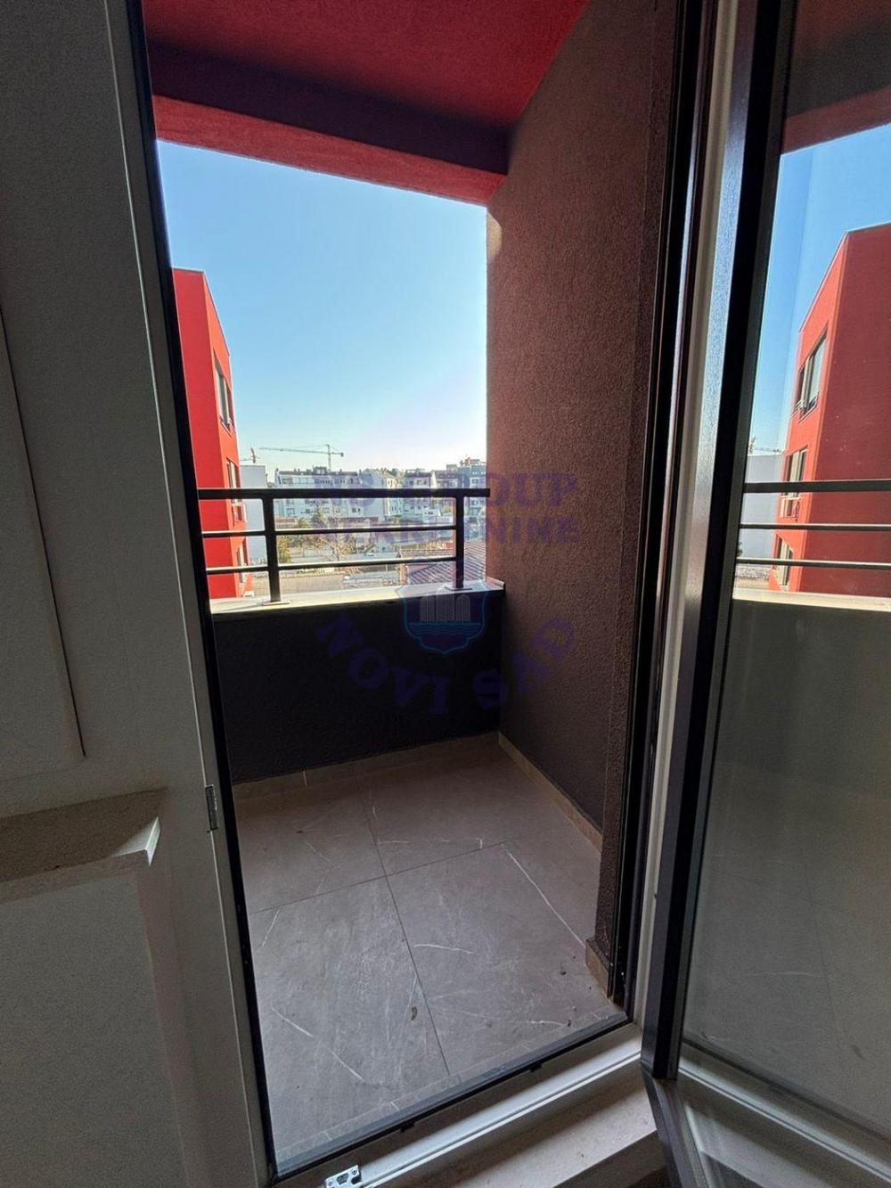 Slika 3 - Troiposoban, 109m2, Podbara Novi Sad, sa terasom, ima lift
