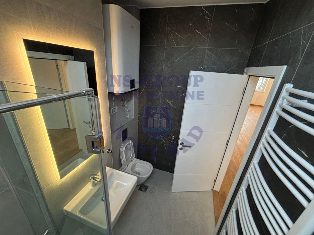 Slika 8 - Troiposoban, 109m2, Podbara Novi Sad, sa terasom, ima lift