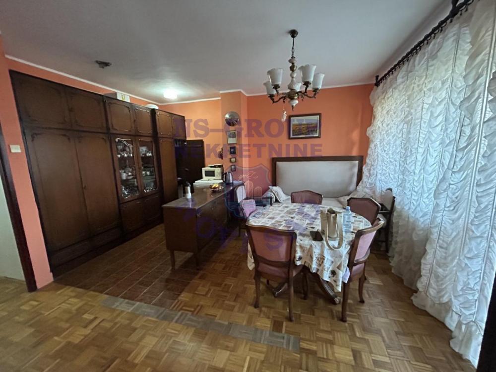 Slika 0 - Trosoban, 83m2, Nova Detelinara Novi Sad, sa terasom, ima lift