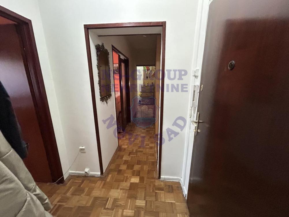 Slika 2 - Trosoban, 83m2, Nova Detelinara Novi Sad, sa terasom, ima lift