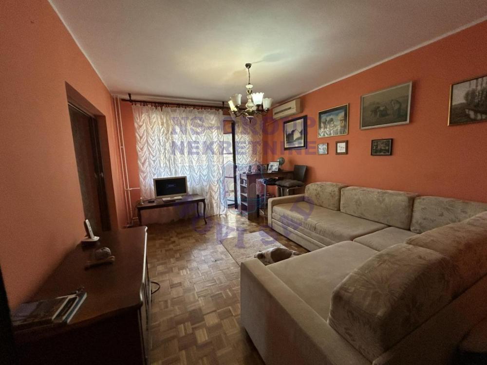 Slika 3 - Trosoban, 83m2, Nova Detelinara Novi Sad, sa terasom, ima lift