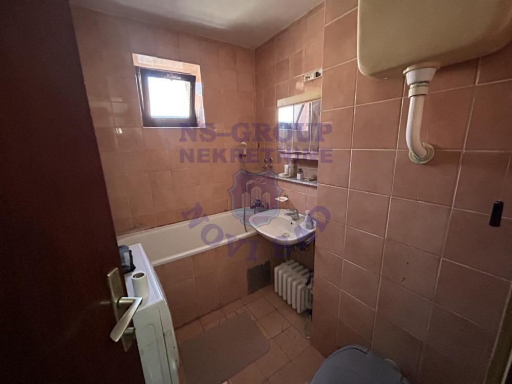 Slika 8 - Trosoban, 83m2, Nova Detelinara Novi Sad, sa terasom, ima lift