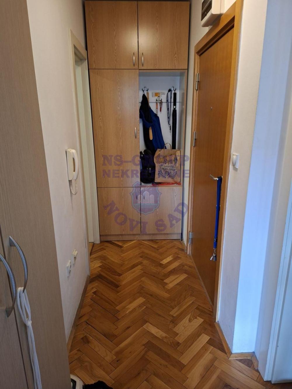Slika 5 - Dvosoban, 42m2, Nova Detelinara Novi Sad, sa terasom, ima lift