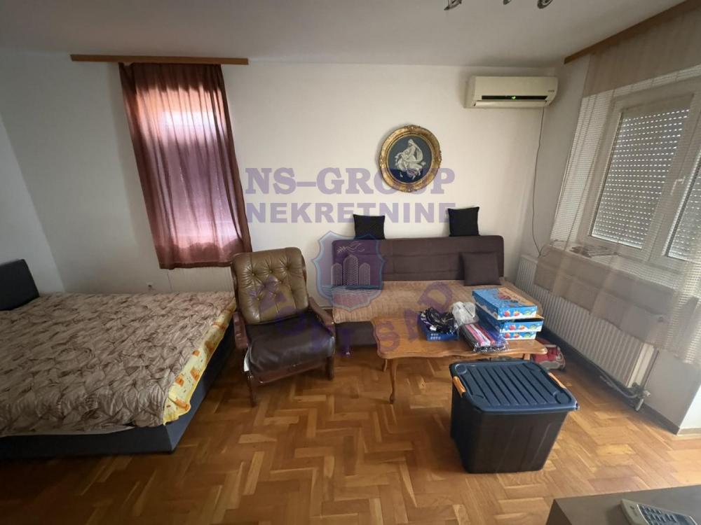 Slika 2 - Trosoban, 78m2, Bulevar oslobođenja Novi Sad, sa terasom, ima lift