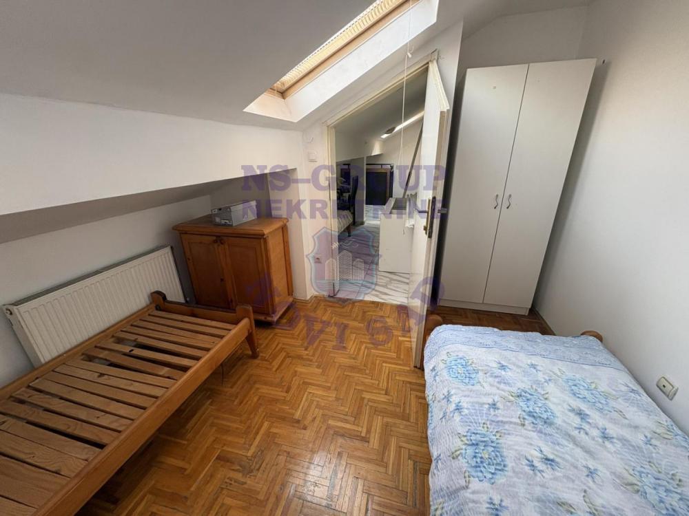 Slika 4 - Trosoban, 78m2, Bulevar oslobođenja Novi Sad, sa terasom, ima lift