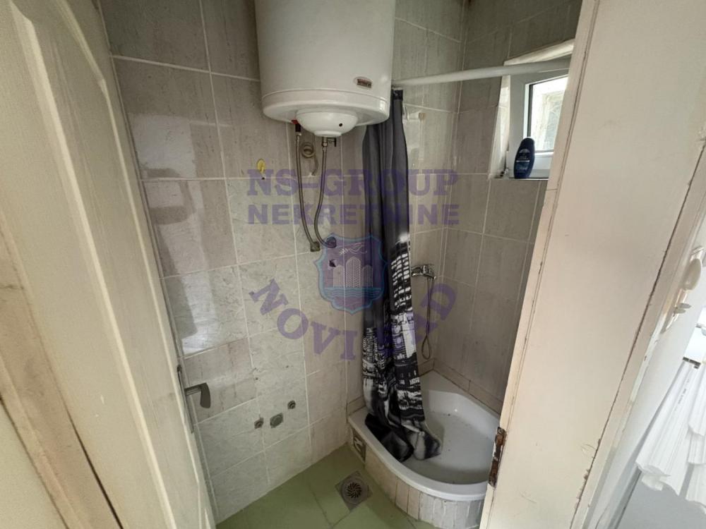 Slika 10 - Trosoban, 78m2, Bulevar oslobođenja Novi Sad, sa terasom, ima lift