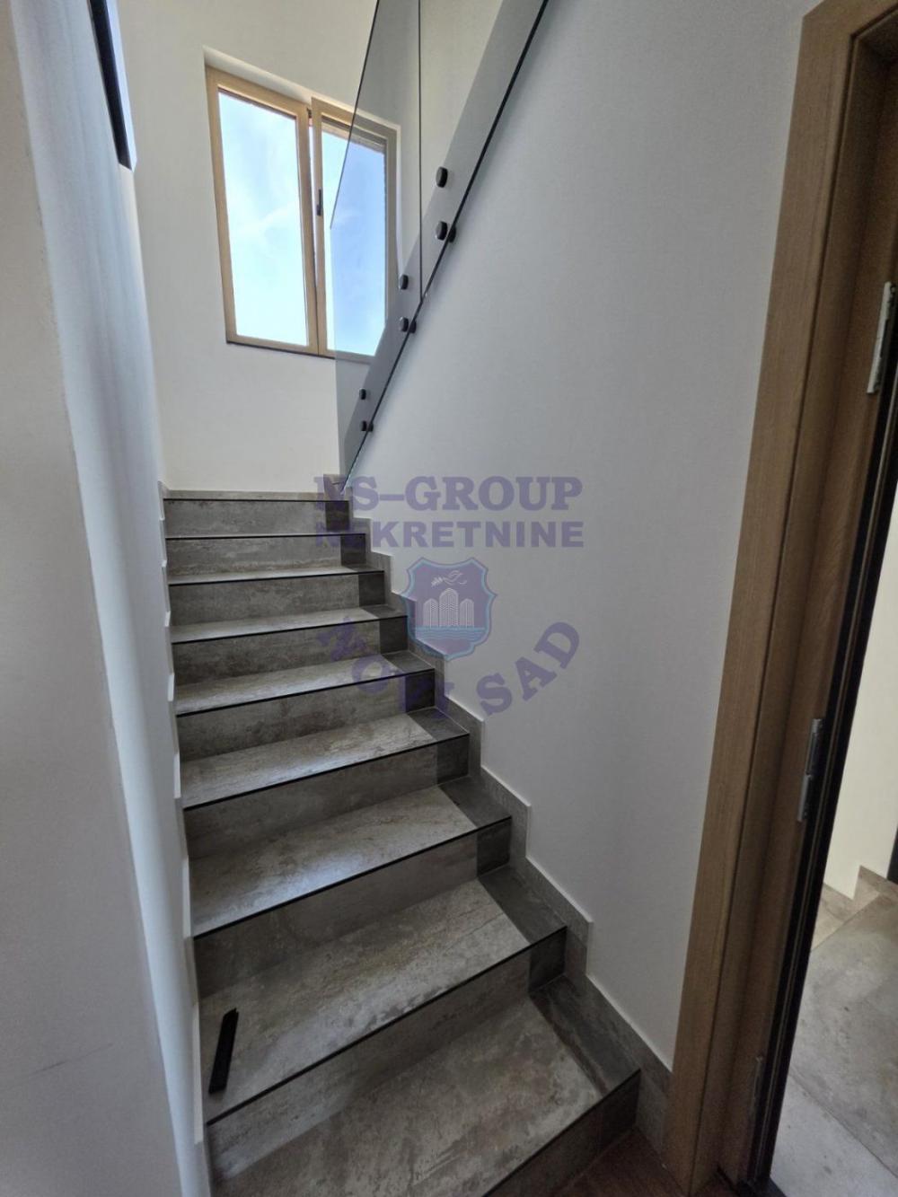 Slika 10 - Četvorosoban, 152m2, Sajmište Novi Sad, sa terasom, ima lift
