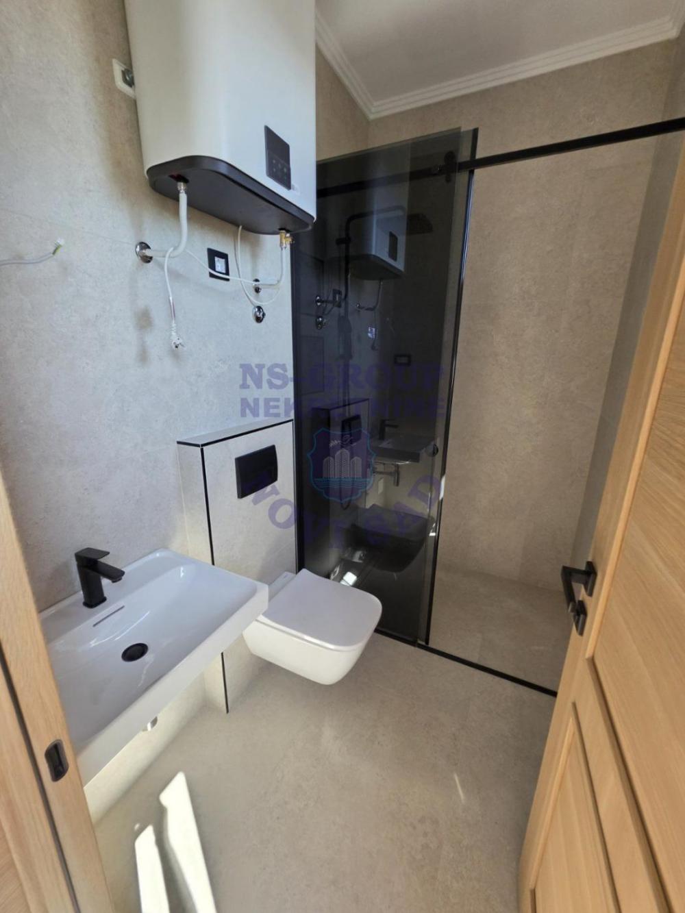 Slika 8 - Četvorosoban, 152m2, Sajmište Novi Sad, sa terasom, ima lift