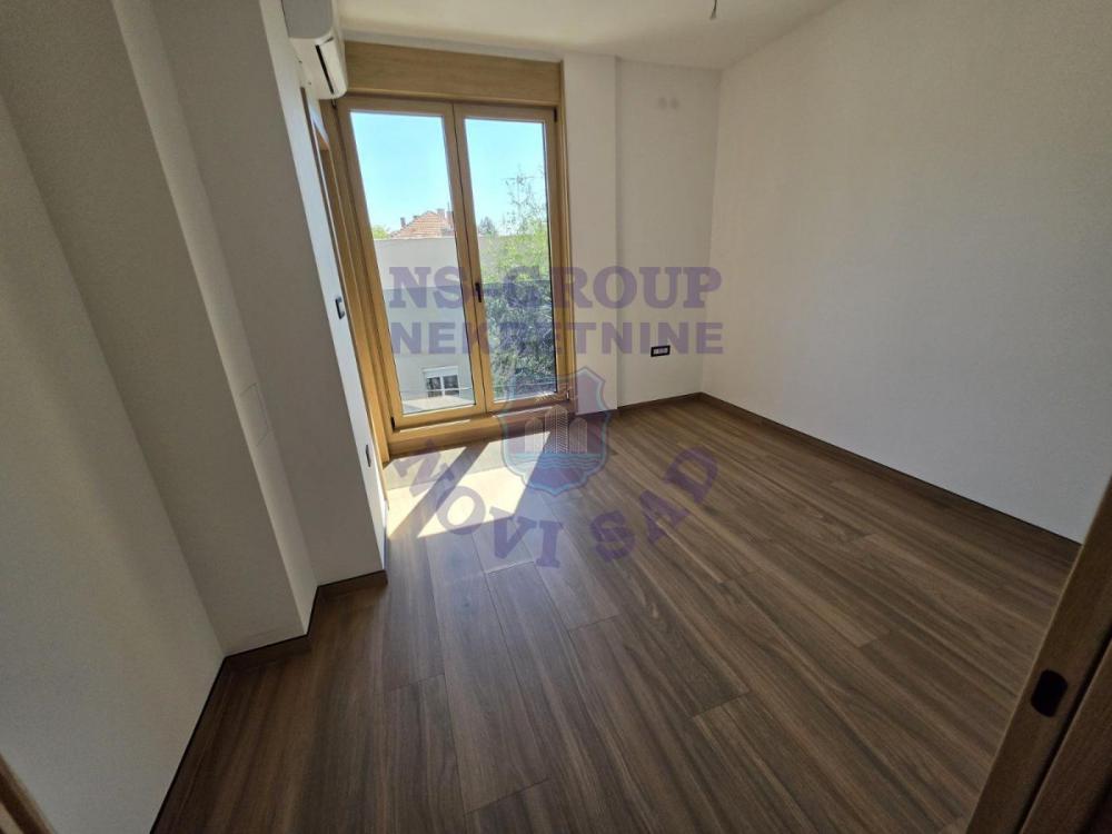 Slika 3 - Četvorosoban, 152m2, Sajmište Novi Sad, sa terasom, ima lift