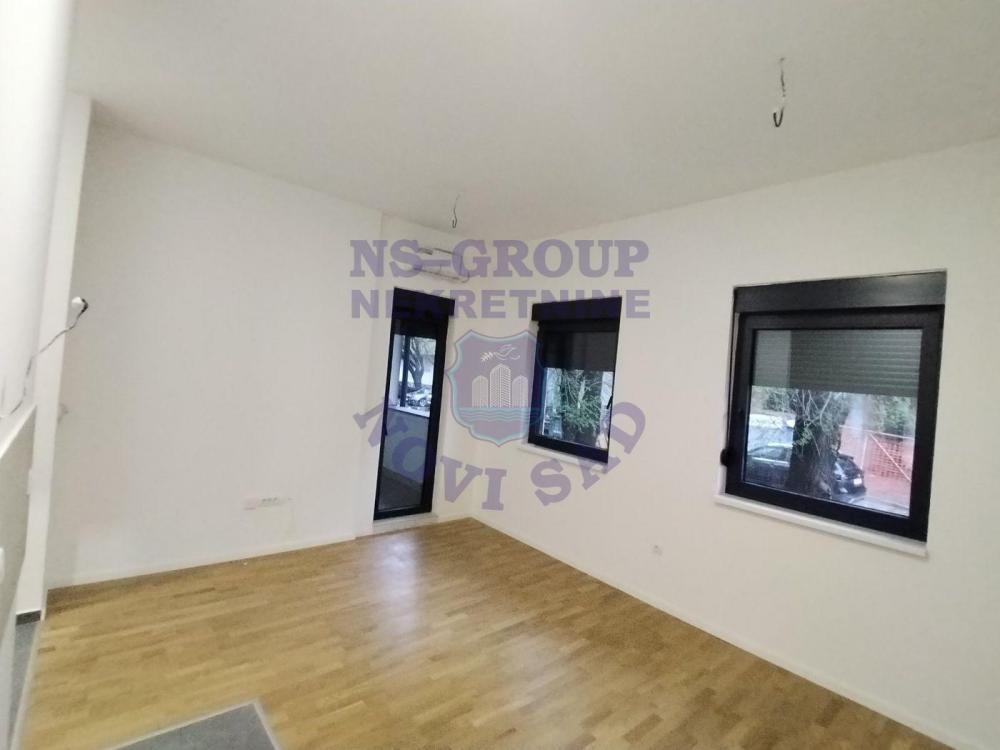 Slika 1 - Jednosoban, 32m2, Grbavica Novi Sad, sa terasom