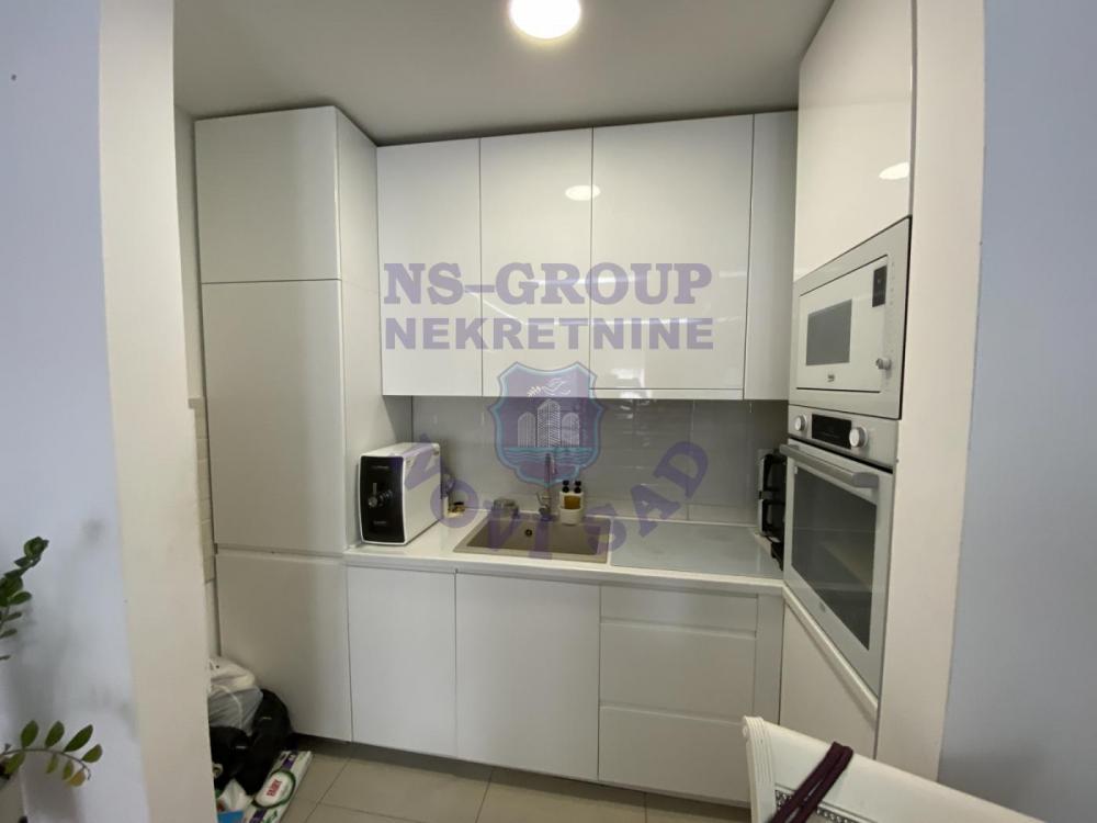 Slika 1 - Dvoiposoban, 57m2, Salajka (Partizanska ulica) Novi Sad, sa terasom, ima lift