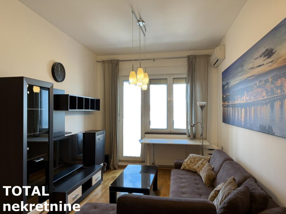 Glavna slika -Stan,NOVI SAD,BULEVAR,kv: 59.00, € 242000, ID: 1103084