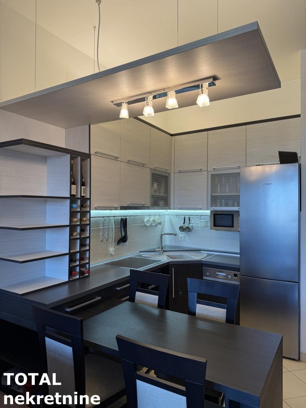 Slika 4 - Stan,NOVI SAD,BULEVAR,kv: 59.00, € 242000, ID: 1103084