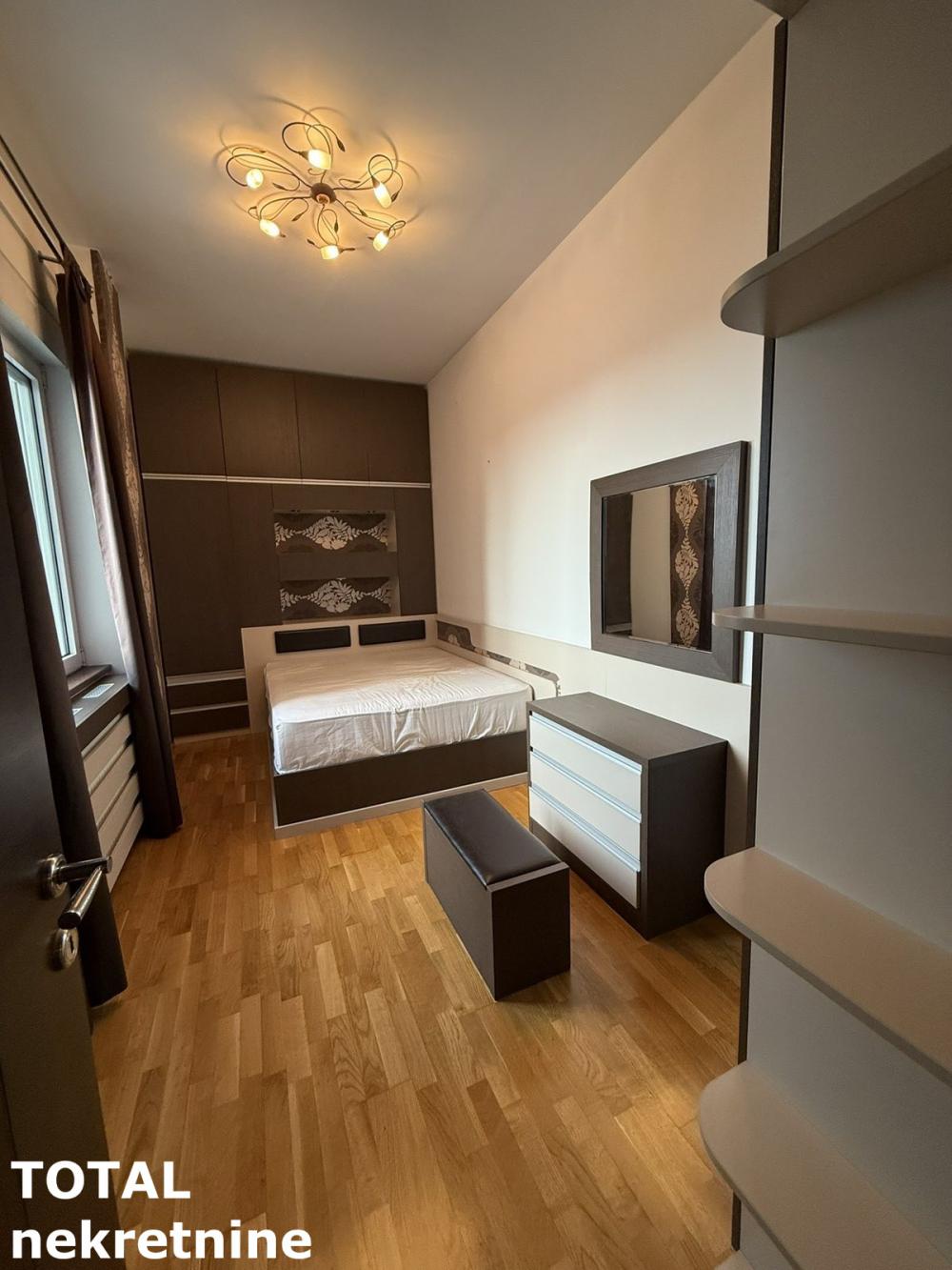 Slika 6 - Stan,NOVI SAD,BULEVAR,kv: 59.00, € 242000, ID: 1103084