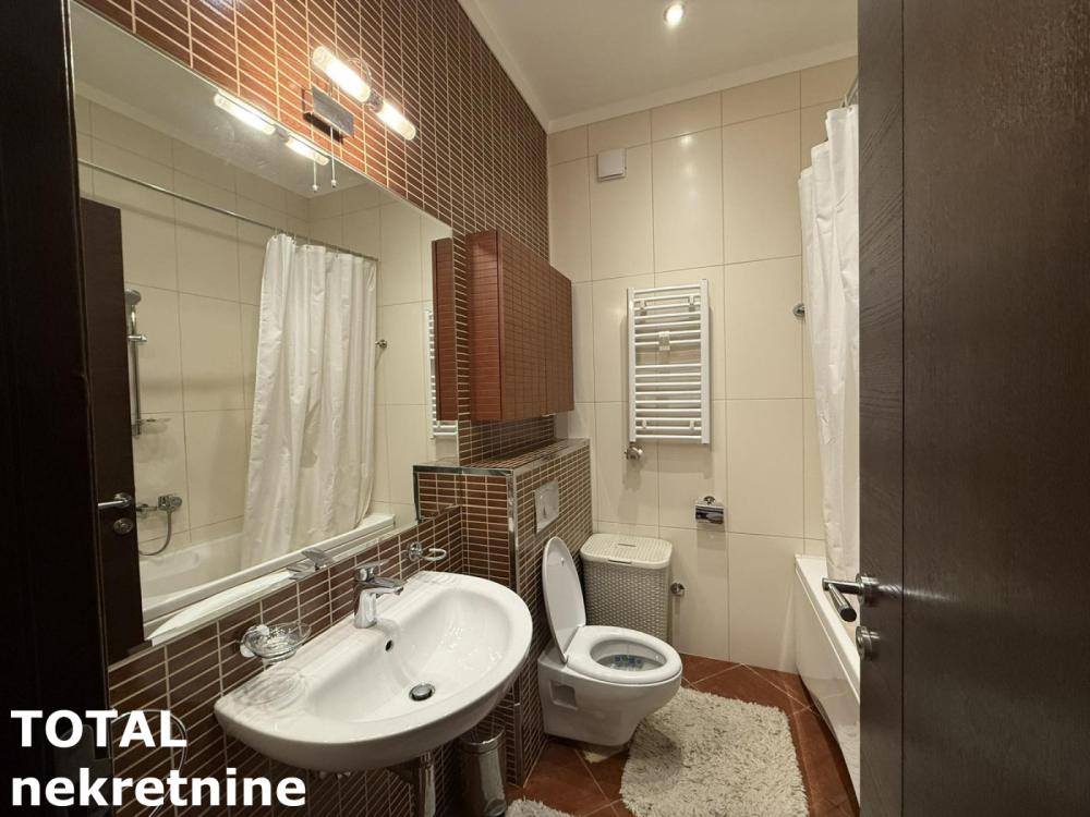 Slika 11 - Stan,NOVI SAD,BULEVAR,kv: 59.00, € 242000, ID: 1103084