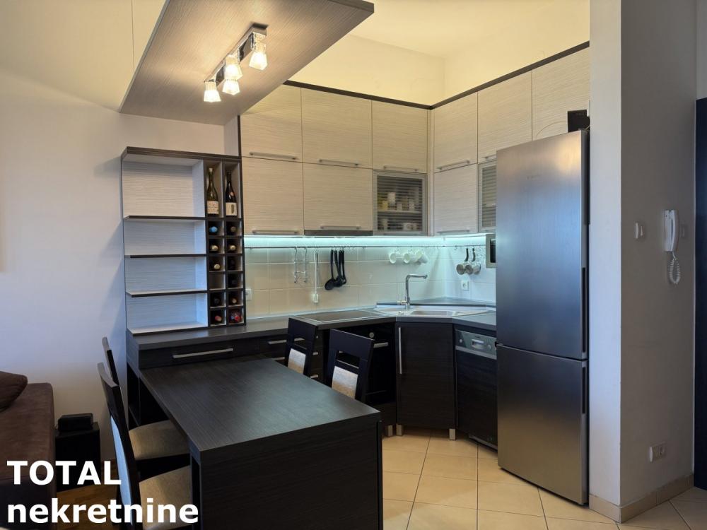 Slika 5 - Stan,NOVI SAD,BULEVAR,kv: 59.00, € 242000, ID: 1103084