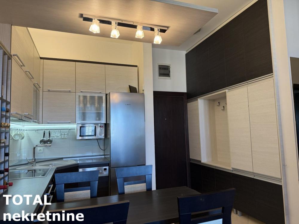 Slika 3 - Stan,NOVI SAD,BULEVAR,kv: 59.00, € 242000, ID: 1103084