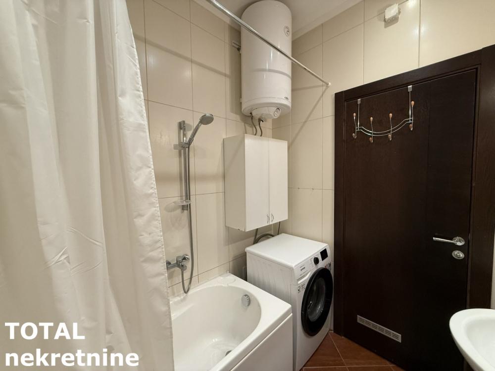 Slika 10 - Stan,NOVI SAD,BULEVAR,kv: 59.00, € 242000, ID: 1103084