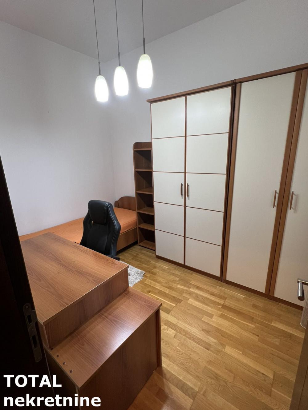 Slika 9 - Stan,NOVI SAD,BULEVAR,kv: 59.00, € 242000, ID: 1103084