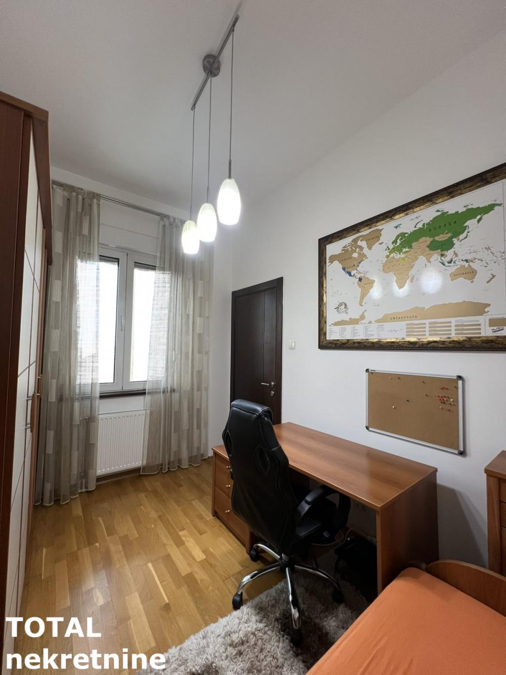Slika 8 - Stan,NOVI SAD,BULEVAR,kv: 59.00, € 242000, ID: 1103084