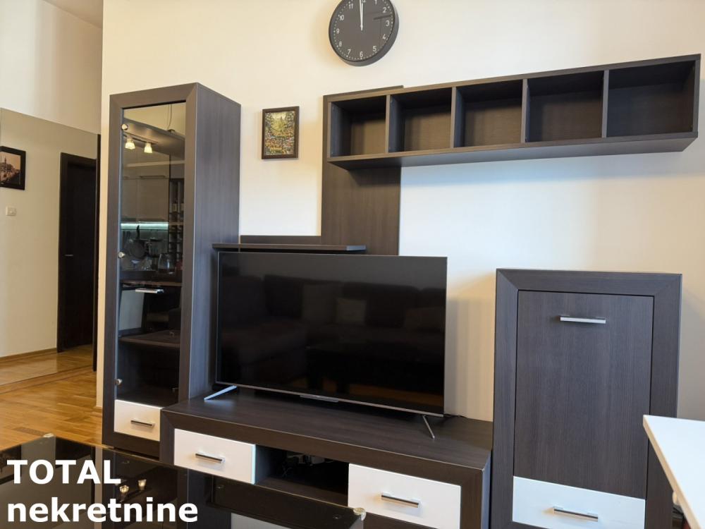 Slika 1 - Stan,NOVI SAD,BULEVAR,kv: 59.00, € 242000, ID: 1103084