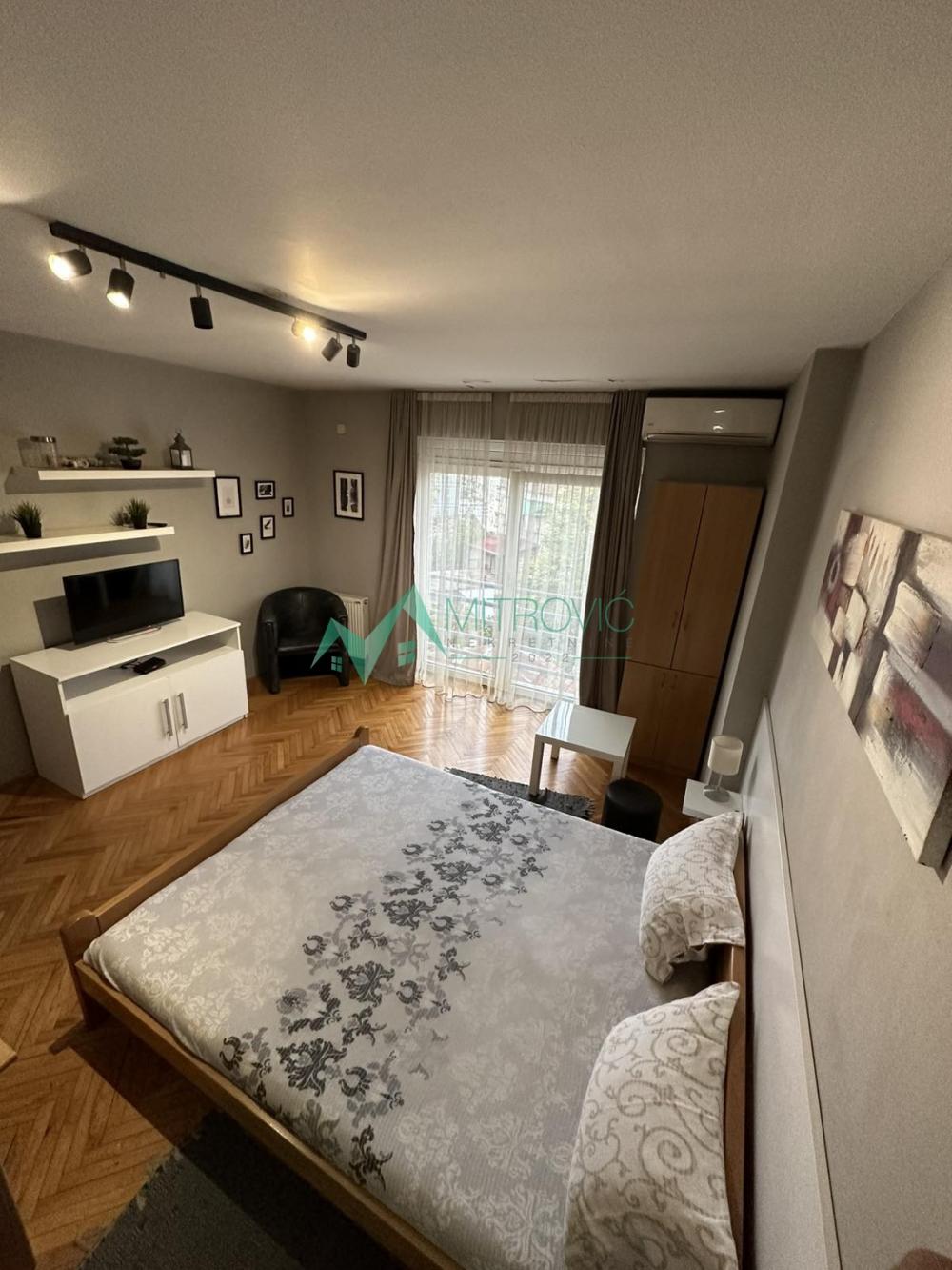 Slika 1 - **Garsonjera u centru Novog Sada – odlična investicija za izdavanje ** (šifra nekretnine: 1004671) 
