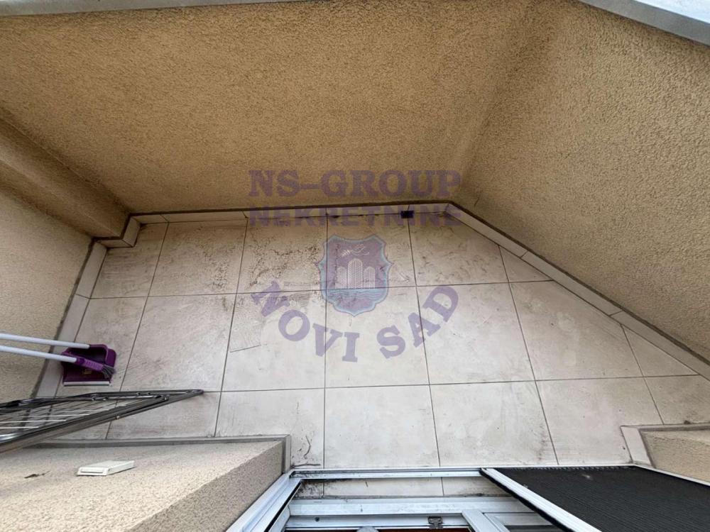 Slika 9 - Dvosoban, 40m2, Podbara Novi Sad, sa terasom, ima lift