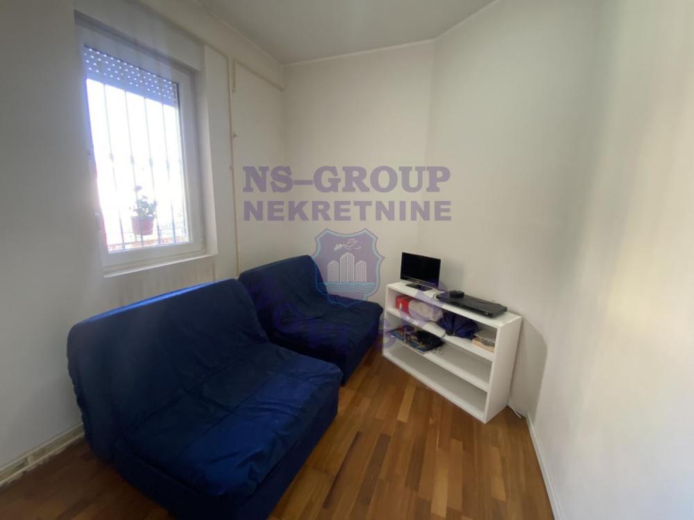 Slika 5 - Dvoiposoban, 63m2, Stari grad Novi Sad, sa terasom