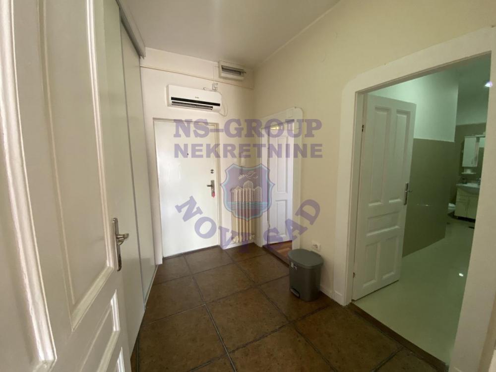 Slika 8 - Dvoiposoban, 63m2, Stari grad Novi Sad, sa terasom