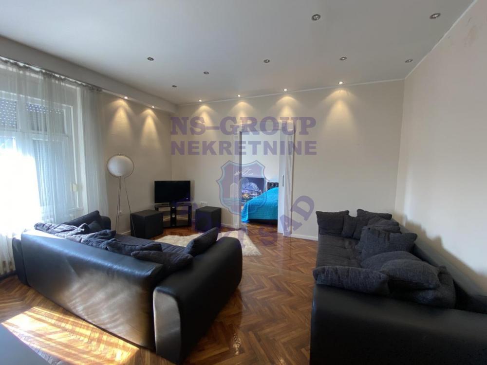 Slika 1 - Dvoiposoban, 63m2, Stari grad Novi Sad, sa terasom