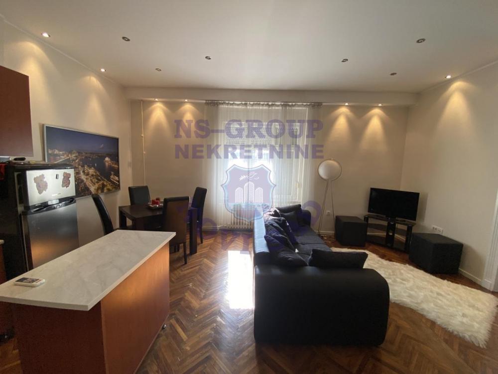 Slika 2 - Dvoiposoban, 63m2, Stari grad Novi Sad, sa terasom