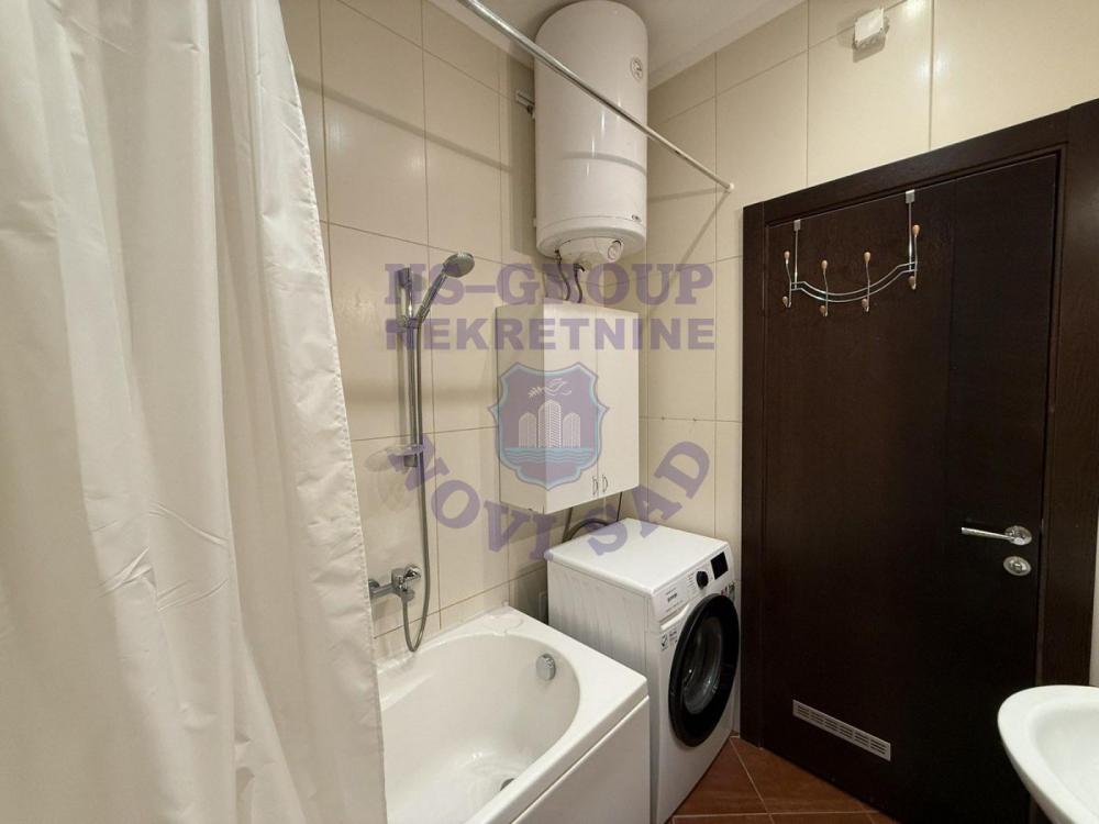 Slika 10 - Trosoban, 59m2, Bulevar oslobođenja Novi Sad, sa terasom, ima lift