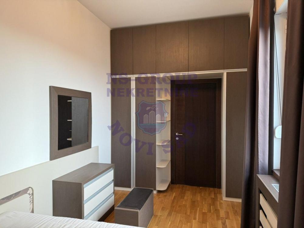 Slika 5 - Trosoban, 59m2, Bulevar oslobođenja Novi Sad, sa terasom, ima lift