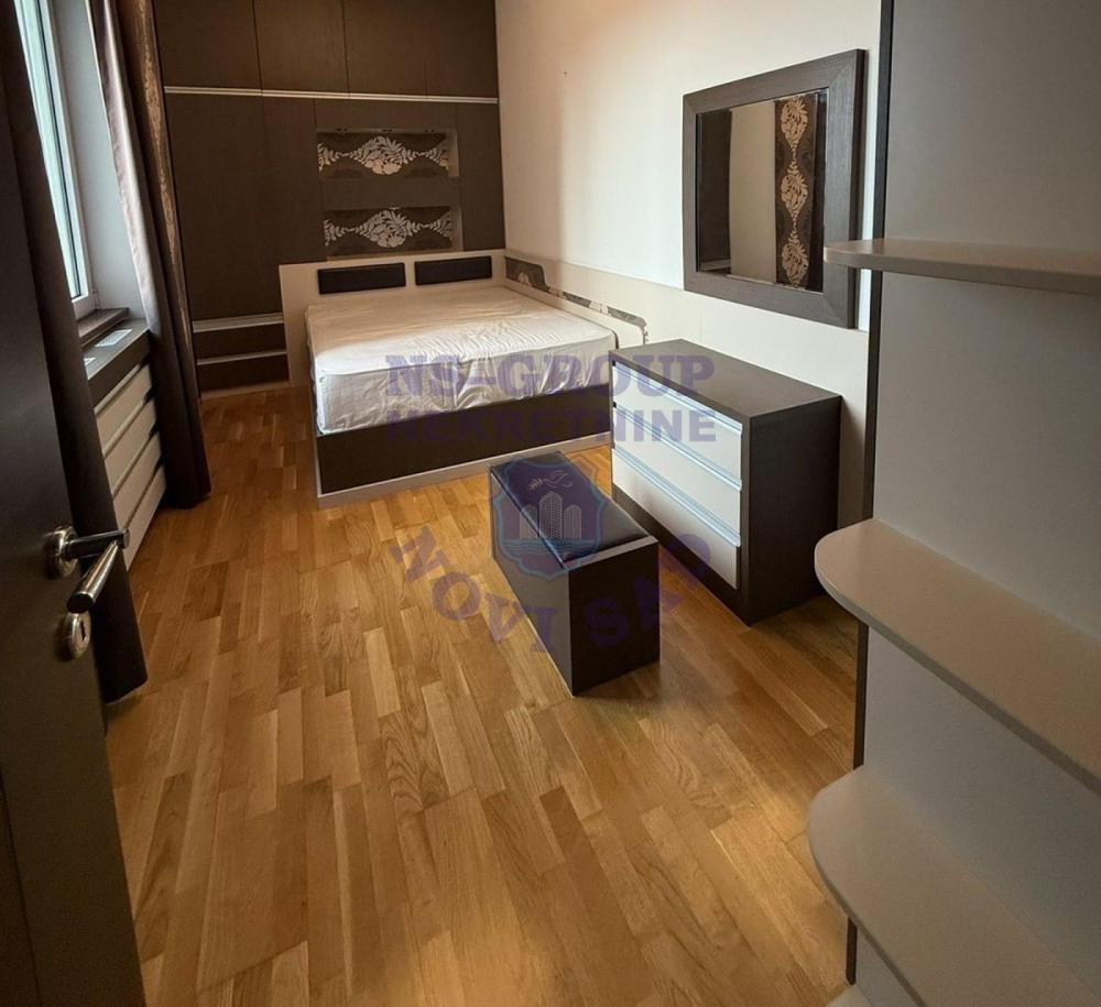 Slika 1 - Trosoban, 59m2, Bulevar oslobođenja Novi Sad, sa terasom, ima lift