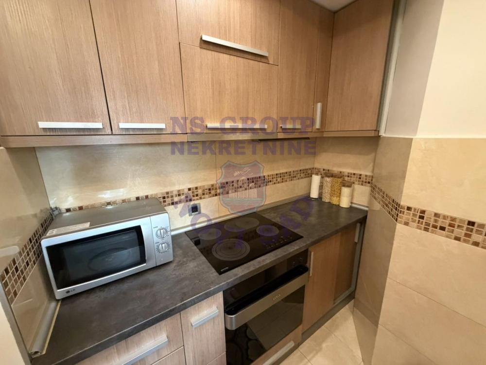 Slika 4 - Trosoban, 62m2, Liman 2 Novi Sad, sa terasom, ima lift