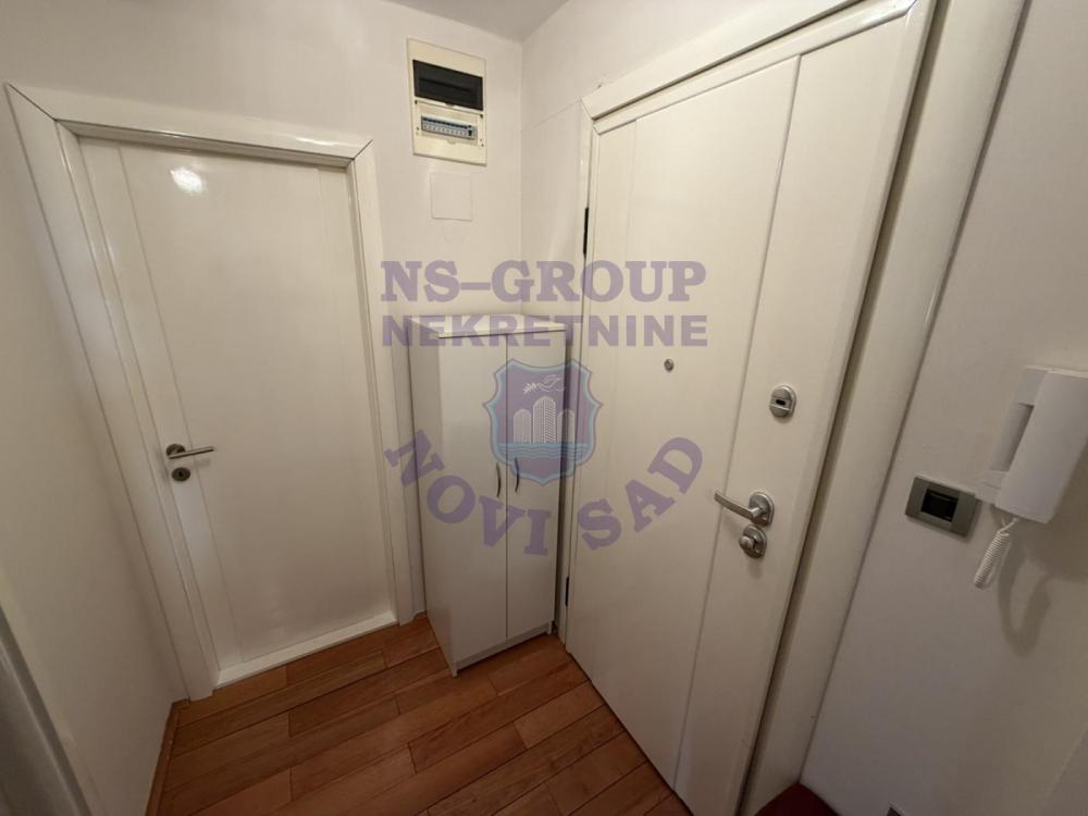 Slika 8 - Trosoban, 62m2, Liman 2 Novi Sad, sa terasom, ima lift