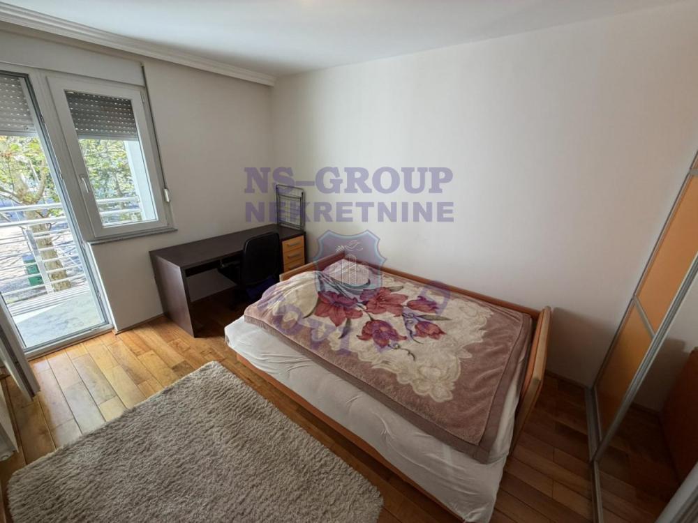 Slika 2 - Trosoban, 62m2, Liman 2 Novi Sad, sa terasom, ima lift