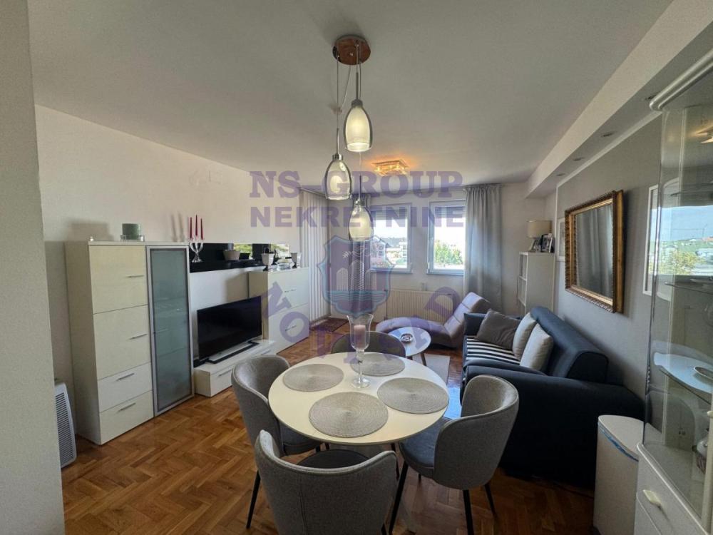 Slika 5 - Dvosoban, 47m2, Podbara Novi Sad, sa terasom, ima lift