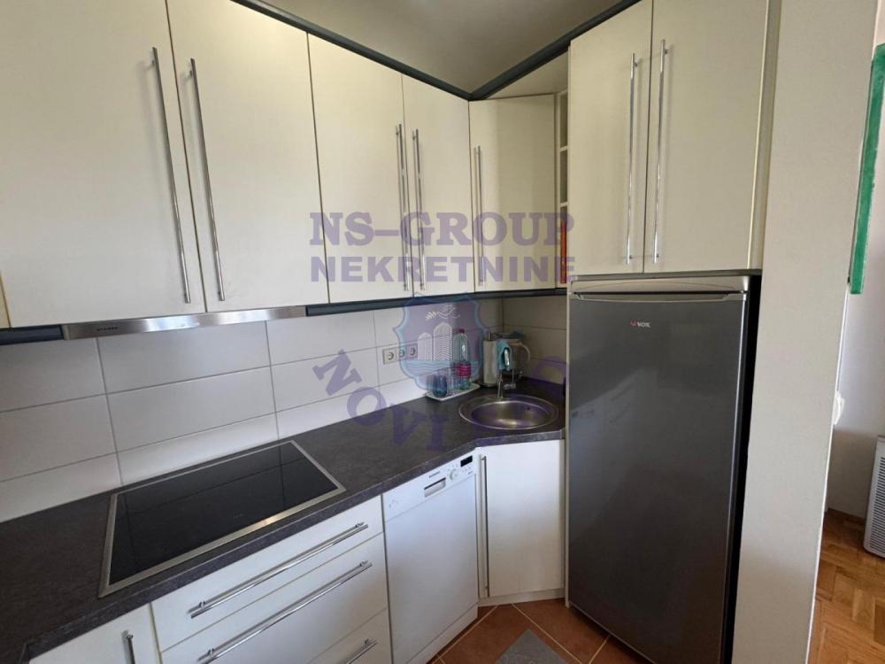 Slika 9 - Dvosoban, 47m2, Podbara Novi Sad, sa terasom, ima lift
