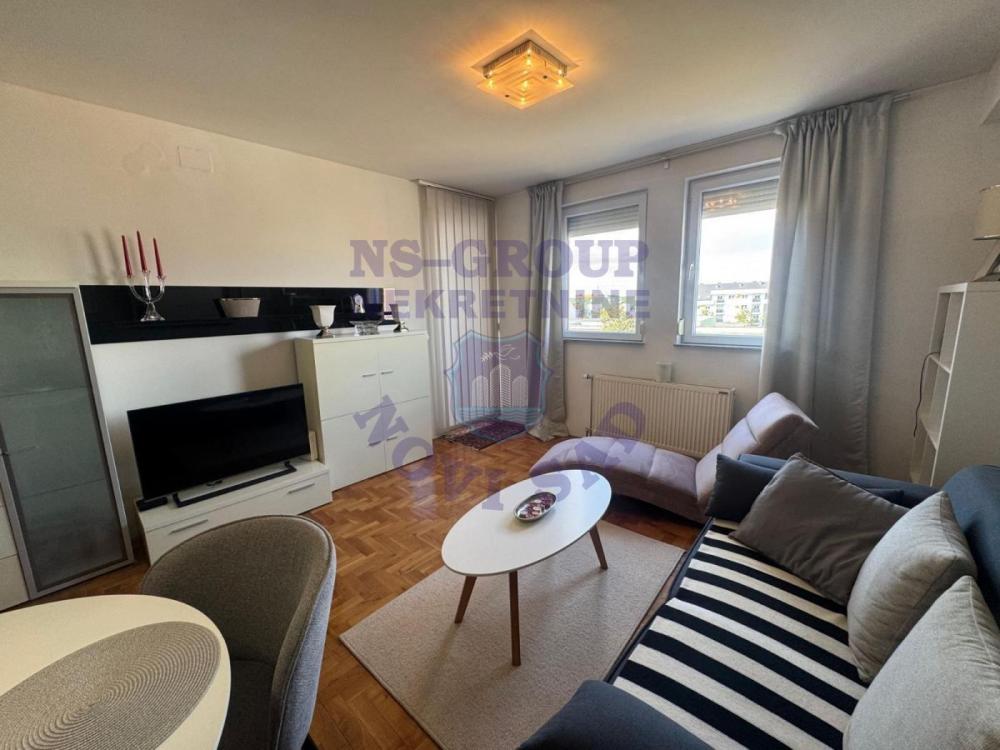 Slika 2 - Dvosoban, 47m2, Podbara Novi Sad, sa terasom, ima lift