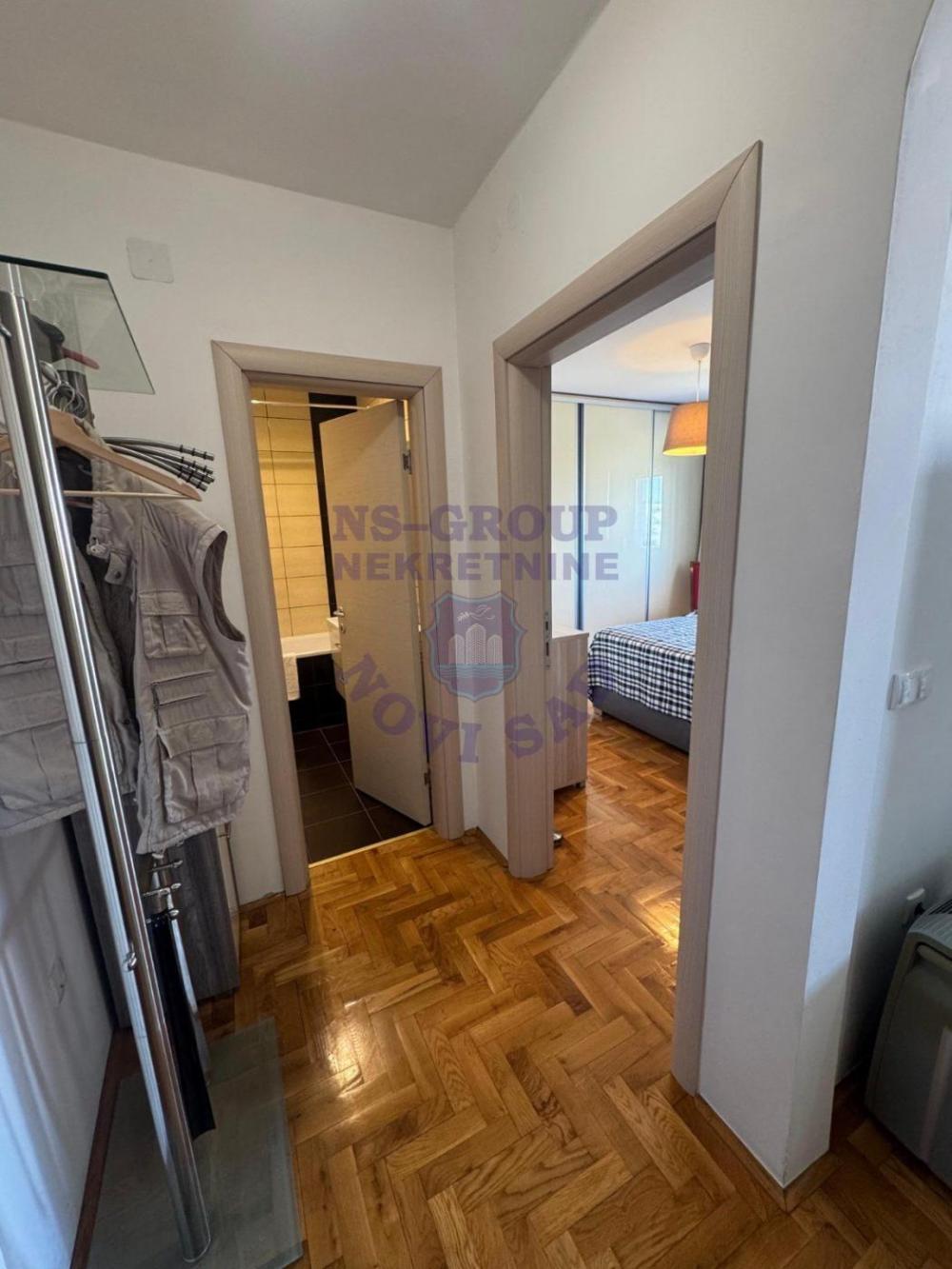 Slika 8 - Dvosoban, 47m2, Podbara Novi Sad, sa terasom, ima lift