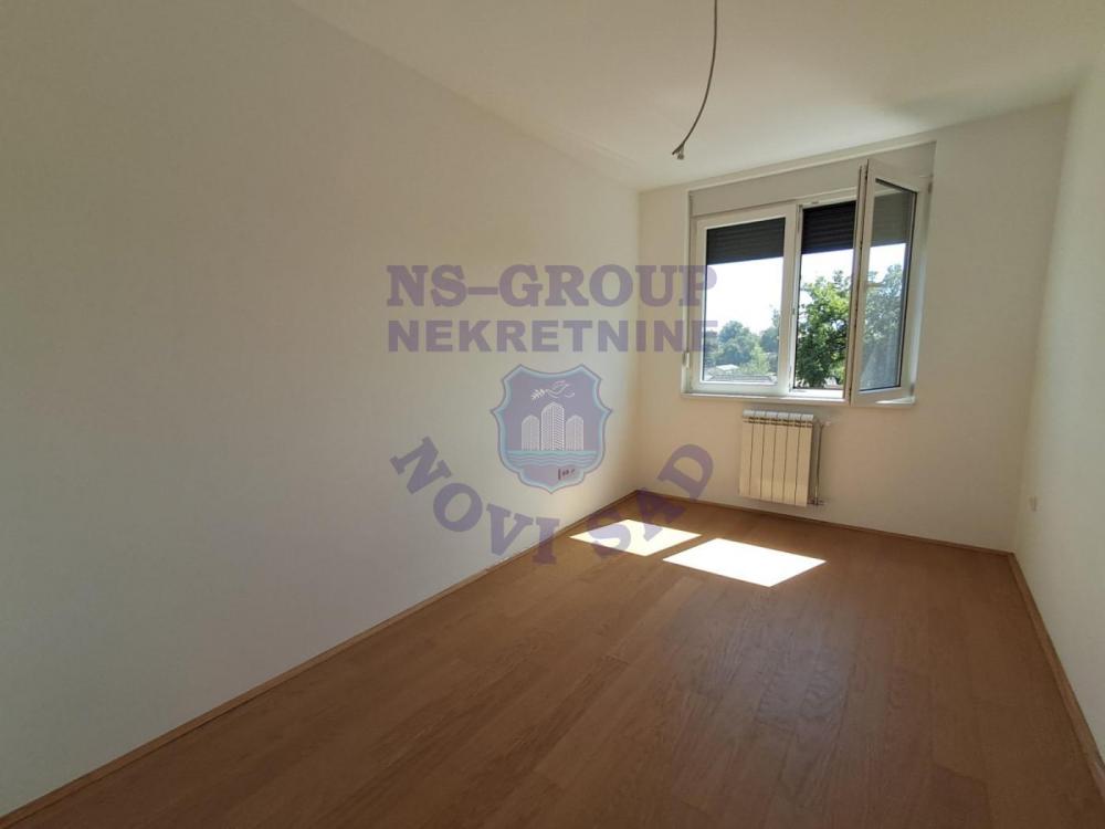Slika 3 - Trosoban, 62m2, Salajka (Partizanska ulica) Novi Sad, sa terasom, ima lift