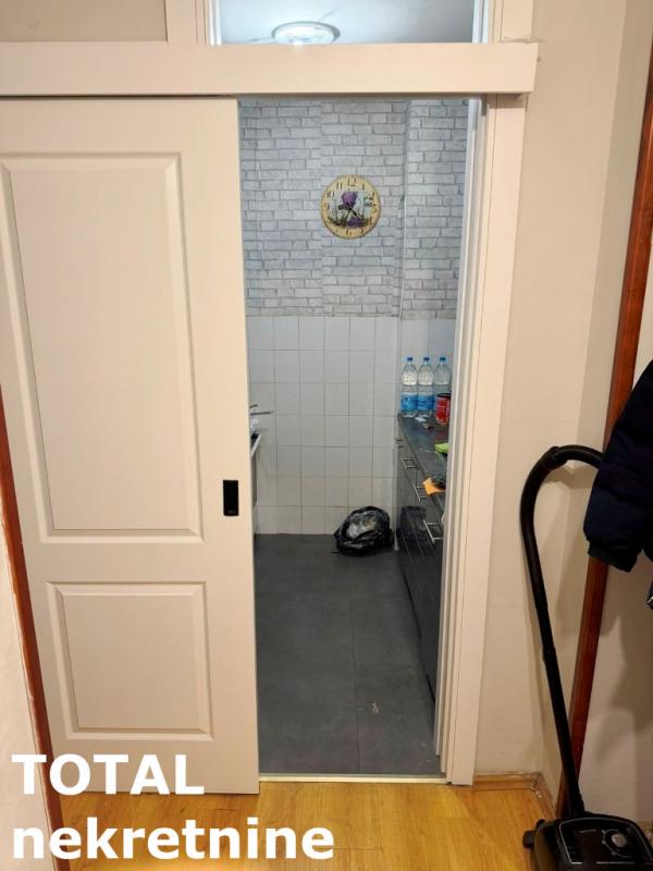 Slika 4 - Stan,NOVI SAD,CENTAR,kv: 39.00, € 140000, ID: 1102340