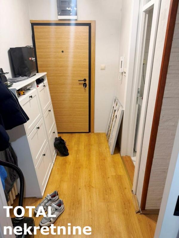 Slika 3 - Stan,NOVI SAD,CENTAR,kv: 39.00, € 140000, ID: 1102340
