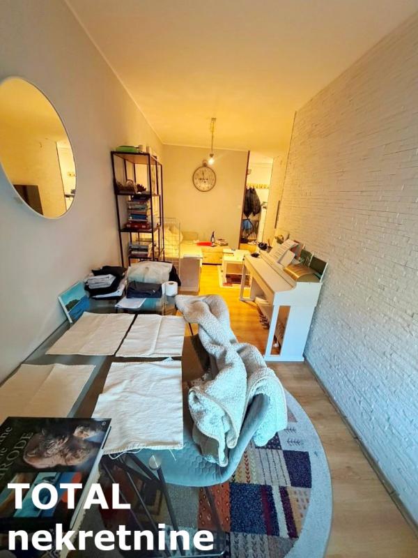 Slika 2 - Stan,NOVI SAD,CENTAR,kv: 39.00, € 140000, ID: 1102340