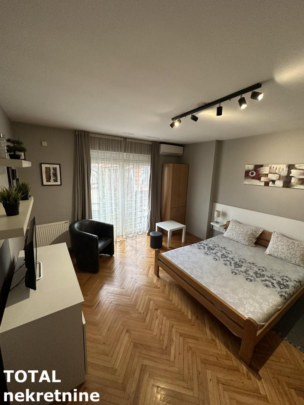 Slika 1 - Stan,NOVI SAD,CENTAR,kv: 25.00, € 98000, ID: 1103093