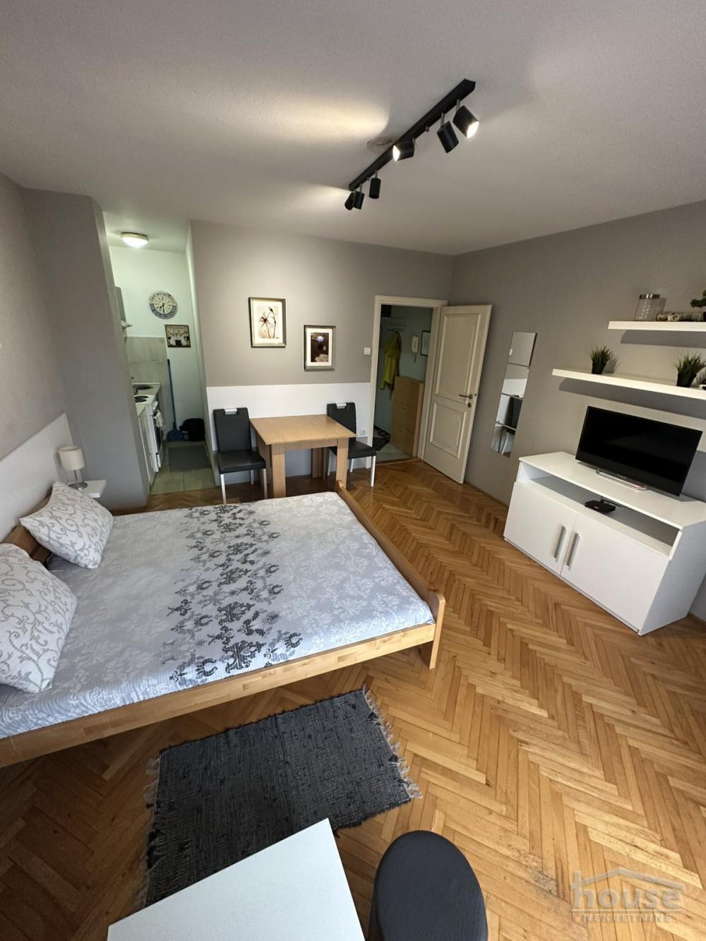 Glavna slika -Stan,NOVI SAD,CENTAR,kv: 25.00, € 98000, ID: 1066247