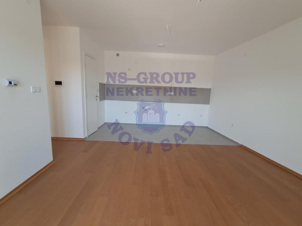 Slika 2 - Trosoban, 62m2, Salajka (Partizanska ulica) Novi Sad, sa terasom, ima lift